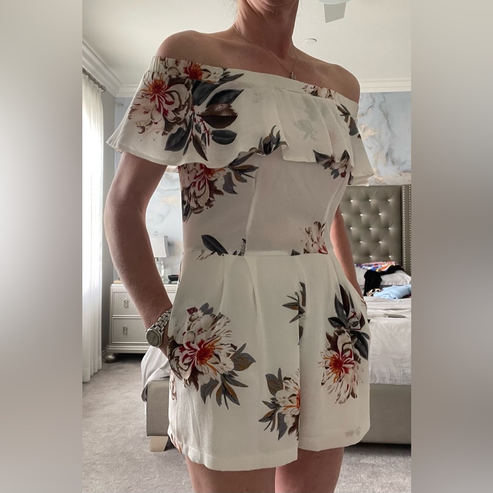 Cute ladies summer romper. Good condition